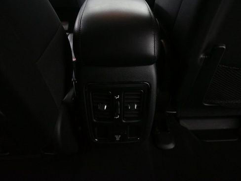 Used 2019 Jeep Grand Cherokee Altitude image 18