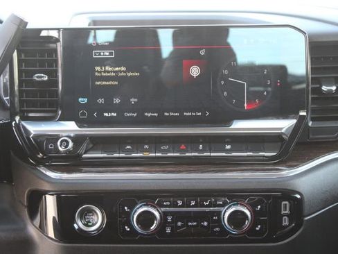 Used 2024 GMC Sierra 1500 SLE image 20