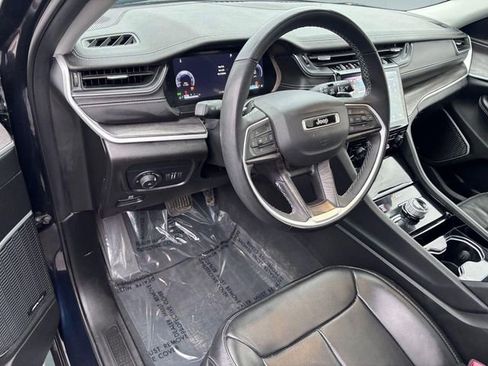 Used 2023 Jeep Grand Cherokee L Limited w/ Luxury Tech Group II image 9