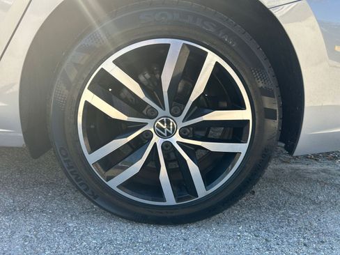 Used 2025 Volkswagen Jetta SE FWD image 24