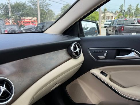 Used 2019 Mercedes-Benz GLA 250 w/ Convenience Package image 21