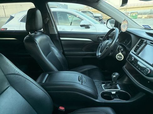 Used 2019 Toyota Highlander XLE image 4