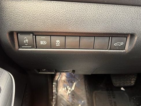 Used 2022 Toyota Venza XLE AWD/4WD image 19