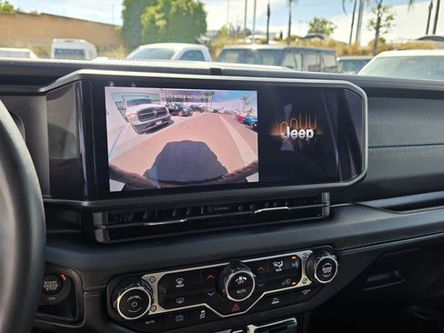 Used 2024 Jeep Wrangler Unlimited Rubicon 4xe image 15