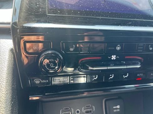 Used 2025 Jeep Grand Cherokee Laredo X w/ Luxury Tech Group I RWD image 11
