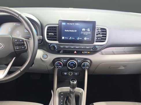 Certified 2025 Hyundai Venue SEL FWD image 13