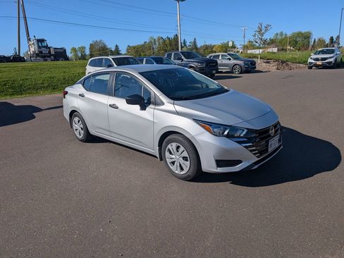 Used 2023 Nissan Versa S FWD image 7