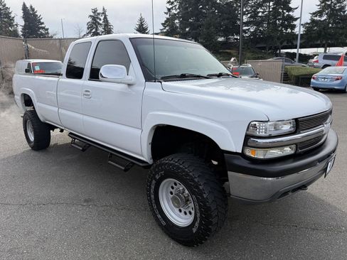 Used 2000 Chevrolet Silverado 2500 LT w/ Firm Ride Suspension Pkg image 4