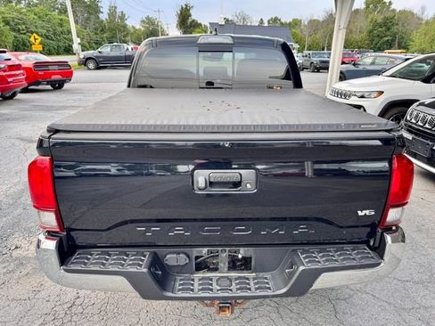 Used 2019 Toyota Tacoma TRD Off-Road AWD/4WD image 4