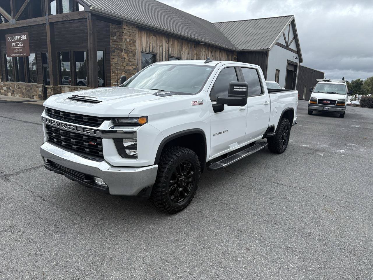 Used 2023 Chevrolet Silverado 2500 LT w/ Convenience Package AWD/4WD image 2