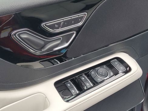 New 2026 Lincoln Aviator AWD image 9