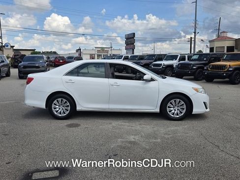 Used 2014 Toyota Camry LE FWD image 15