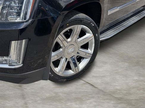 Used 2019 Cadillac Escalade ESV Luxury RWD image 6