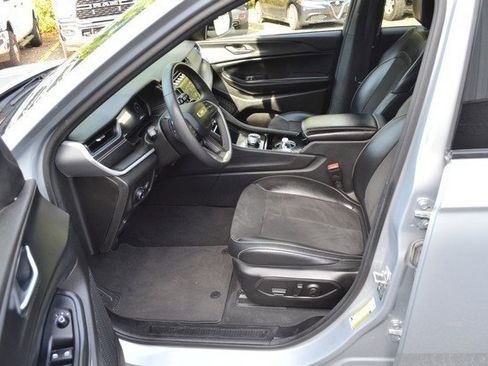 Used 2023 Jeep Grand Cherokee L Laredo image 17