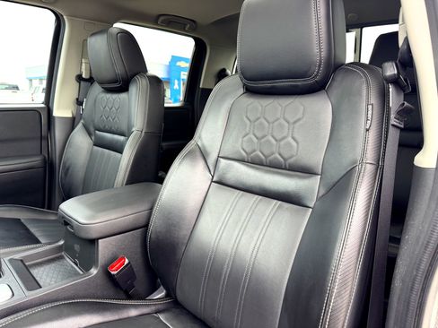 Used 2024 Nissan Frontier SL w/ Technology Package image 12