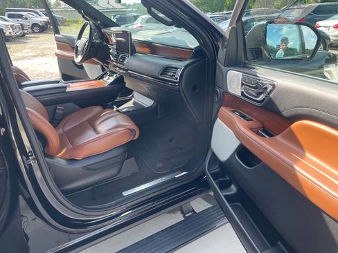Used 2018 Lincoln Navigator Reserve w/ Technology Package AWD/4WD image 42