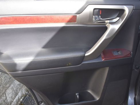 Used 2016 Lexus GX 460 4WD 4DR w/ Premium Package image 19