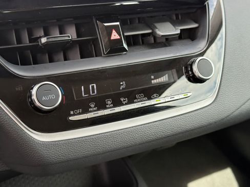 Used 2025 Toyota Corolla LE FWD image 20