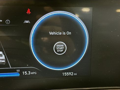 Used 2025 Hyundai Elantra SEL image 19