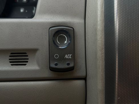 Used 2005 Cadillac XLR RWD image 29