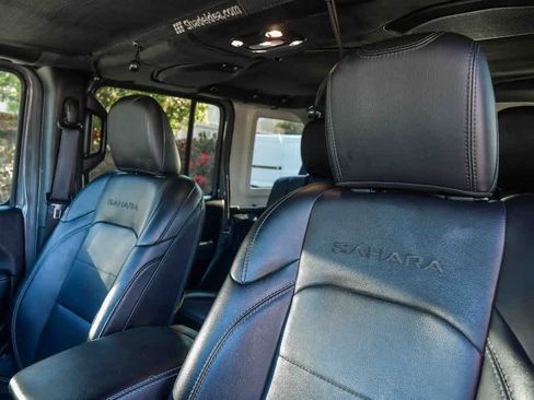 Used 2023 Jeep Wrangler Sahara image 22