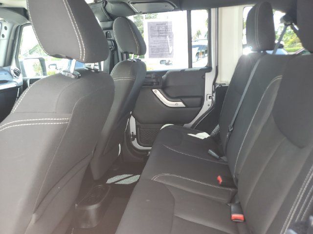 Used 2016 Jeep Wrangler Unlimited Sahara AWD/4WD image 14