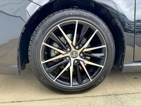 Used 2024 Toyota Camry SE FWD image 11