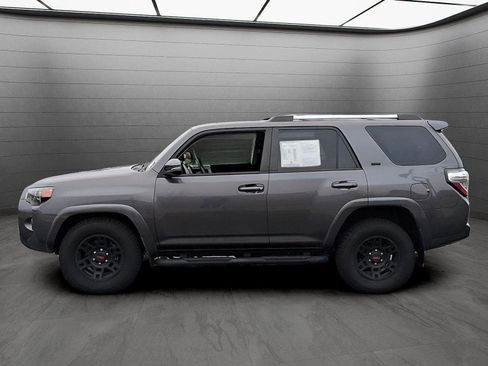 Used 2022 Toyota 4Runner SR5 Premium w/ Moonroof Package image 2