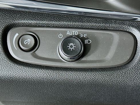 Used 2025 Buick Envista Preferred FWD image 17