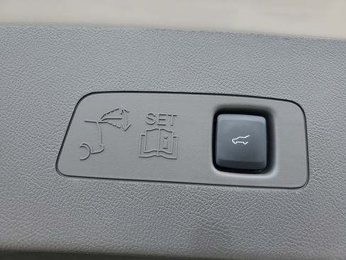 Certified 2024 Lincoln Corsair FWD image 9