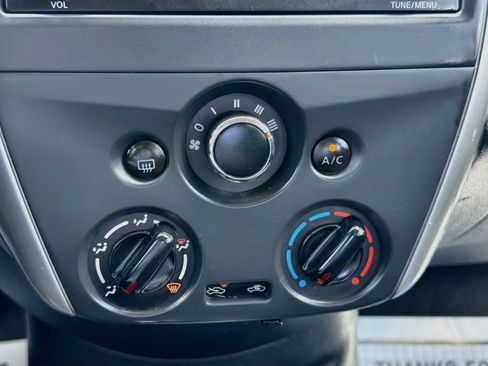 Used 2015 Nissan Versa SV FWD image 29