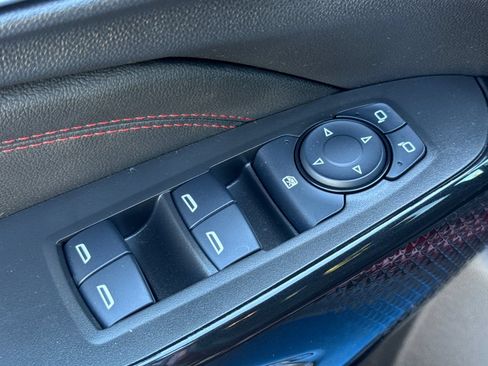 Used 2025 Chevrolet Trax RS FWD image 13
