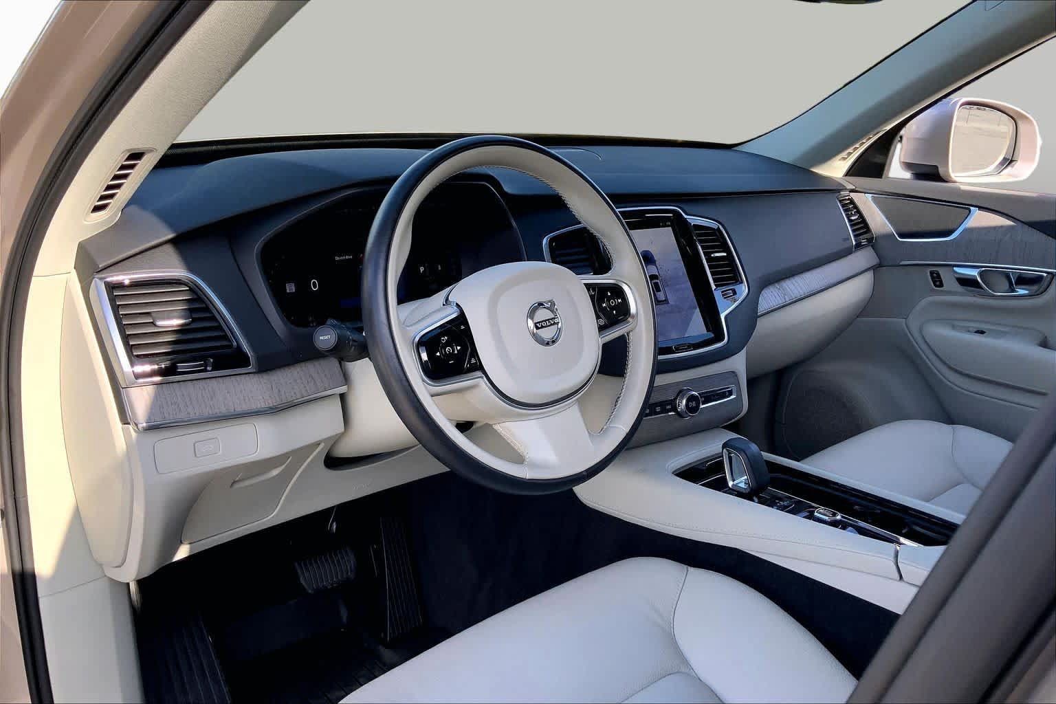 Used 2025 Volvo XC90 B6 Plus w/ Protection Package Premier AWD/4WD image 17