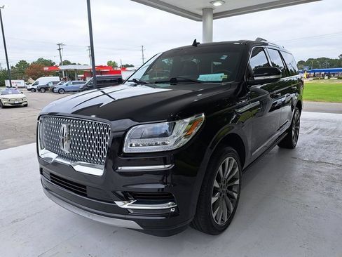 Used 2021 Lincoln Navigator Reserve image 3