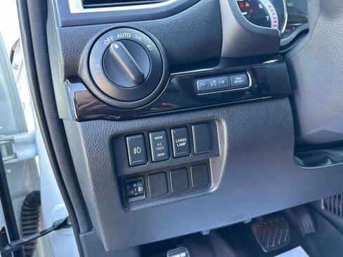 Used 2018 Nissan Titan SL w/ Midnight Edition AWD/4WD image 17