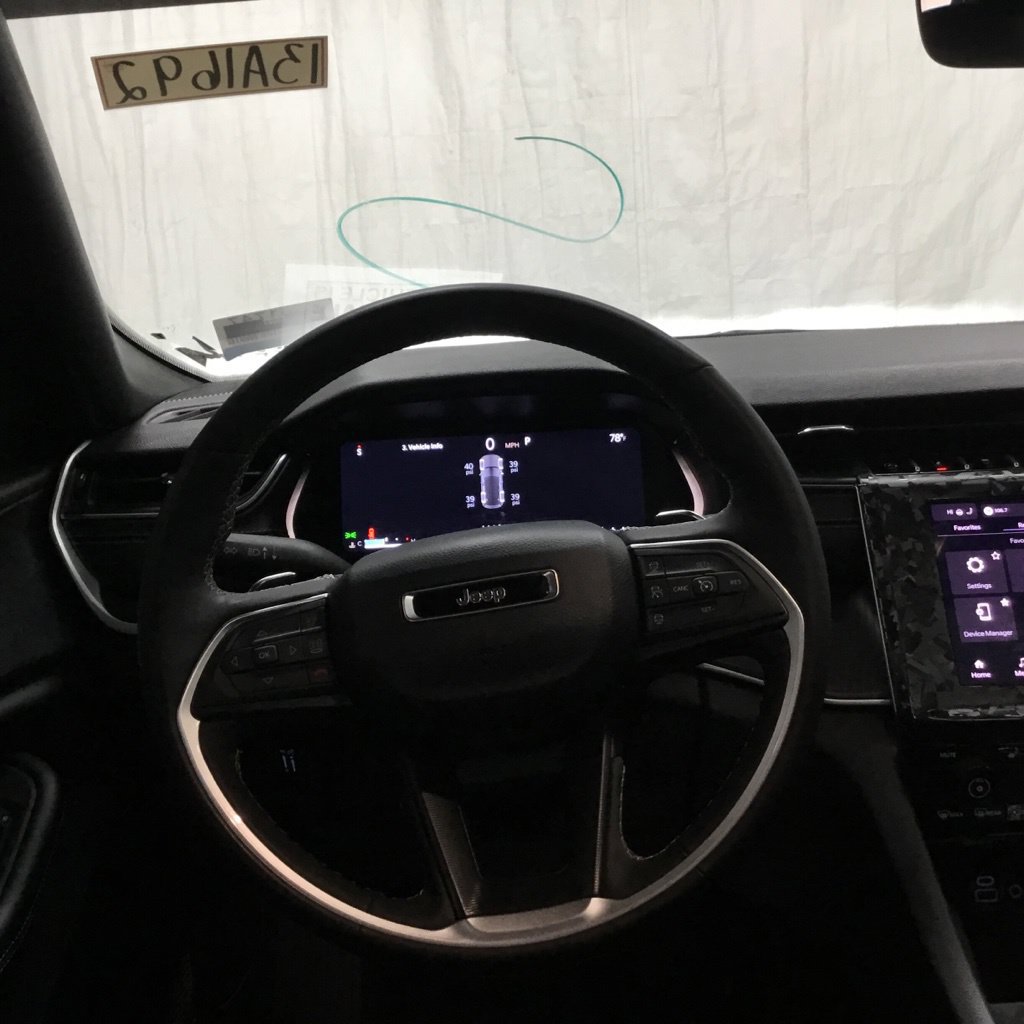 Used 2025 Jeep Grand Cherokee Altitude AWD/4WD image 22