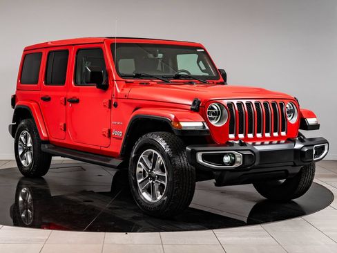 Used 2022 Jeep Wrangler Unlimited Sahara w/ LED Lighting Group AWD/4WD image 12