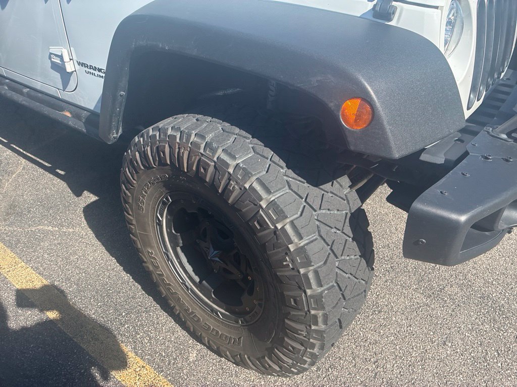 Used 2017 Jeep Wrangler Unlimited Rubicon AWD/4WD image 6
