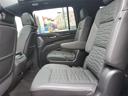 Certified 2024 Cadillac Escalade ESV V w/ LPO, ONYX Package image 28