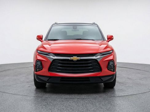 Used 2025 Chevrolet Blazer LT FWD image 2