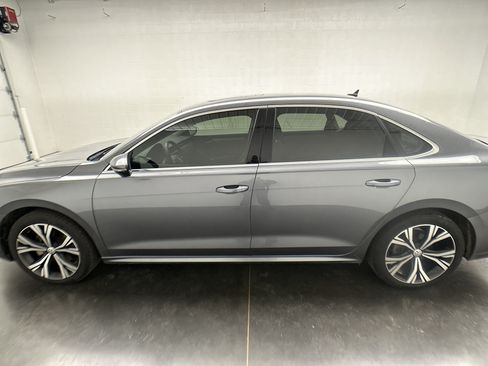 Used 2021 Volkswagen Passat 2.0T SE FWD image 6
