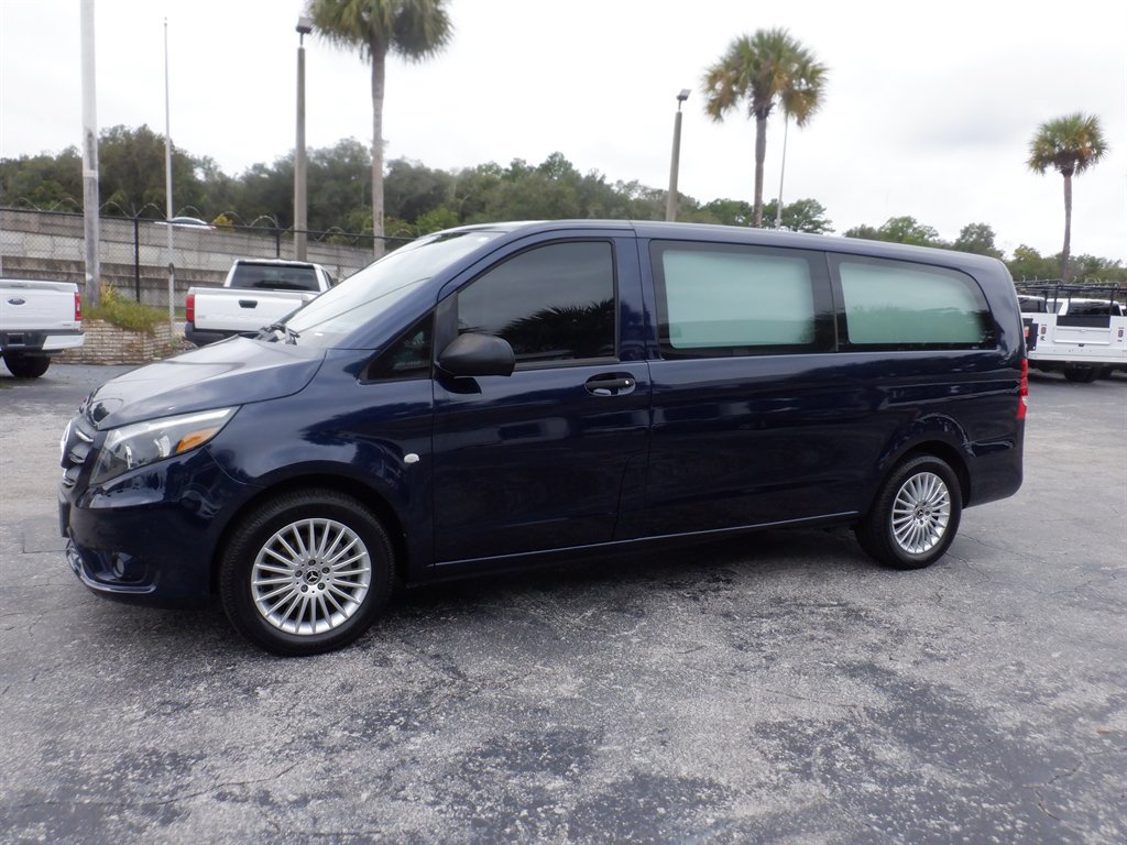 Used 2022 Mercedes-Benz Metris image 2