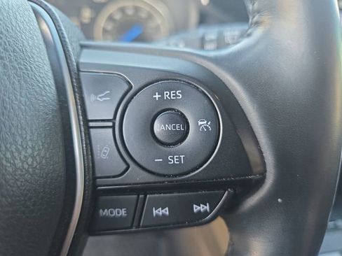 Certified 2021 Toyota Venza Limited image 18