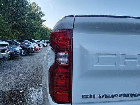Used 2024 Chevrolet Silverado 1500 LT AWD/4WD image 10