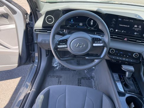 Certified 2022 Hyundai Elantra SEL w/ Convenience Package FWD image 13