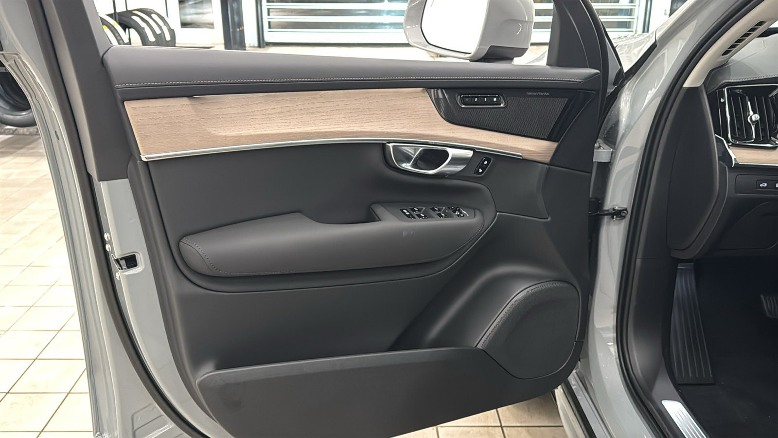 New 2026 Volvo XC90 T8 Plus w/ Protection Package Premier AWD/4WD image 21