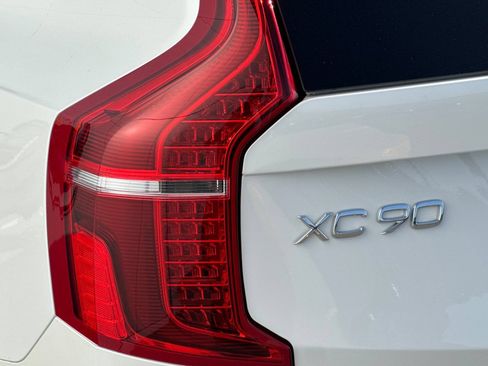 Used 2025 Volvo XC90 T8 Plus AWD/4WD image 34