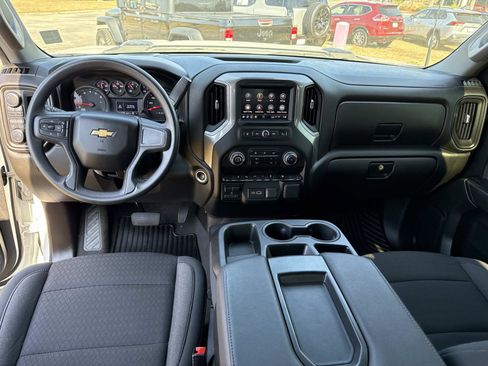 Used 2025 Chevrolet Silverado 2500 Custom w/ Custom Value Package image 15