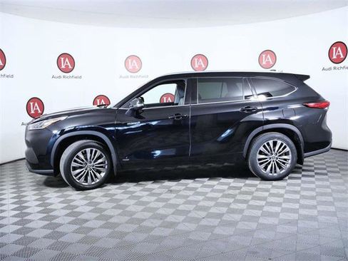 Used 2020 Toyota Highlander Platinum image 5