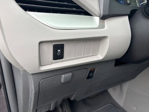 Used 2019 Toyota Sienna LE FWD image 18